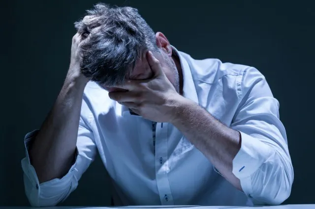 Gefrustreerde zakenman met IT-problemen